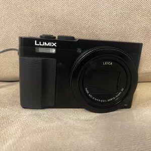 Umi Black Compact Digital Camera with Leica Lens - Lumix Style